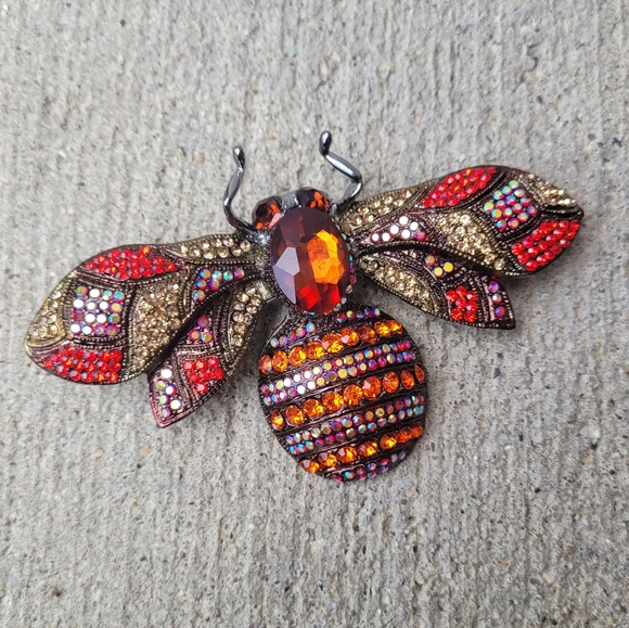 Statement Oversized Bee Brooch NWT - Picture 1 of 4
